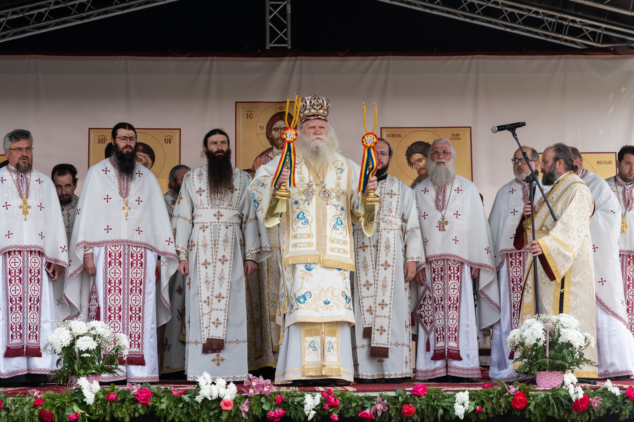 Înaltpreasfințitul Părinte Arhiepiscop Calinic la primul hram al Mănăstirii Solca după redeschidere, 29 iunie 2021
